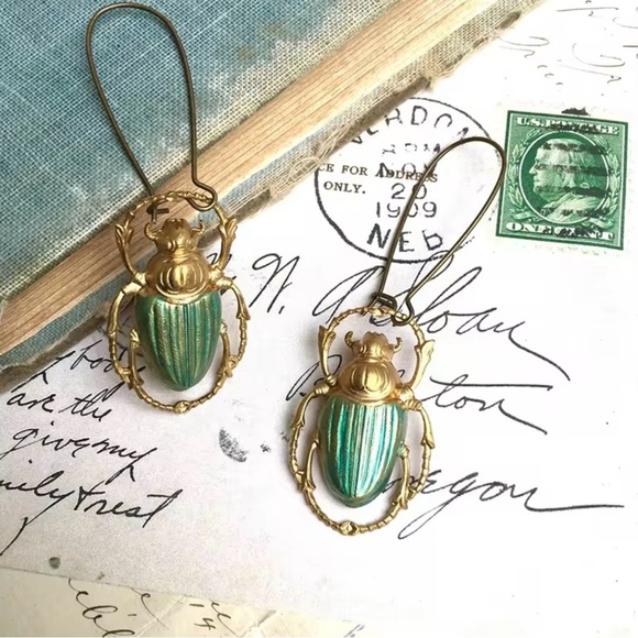 Green Beetle Drop Earrings
Earthy jewelry - Picture 4 of 4